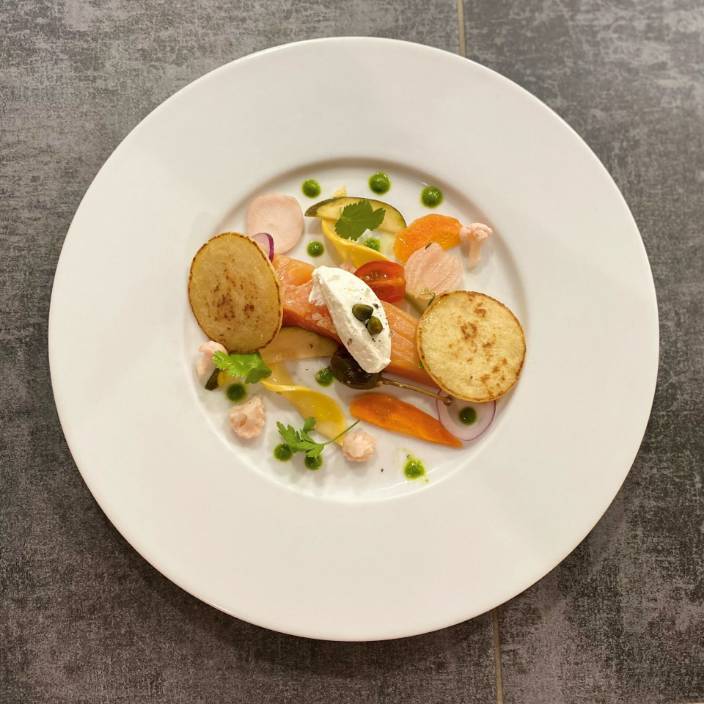 Assiette gastronomique avec légumes du restaurant Bacchus à Saint-Martin