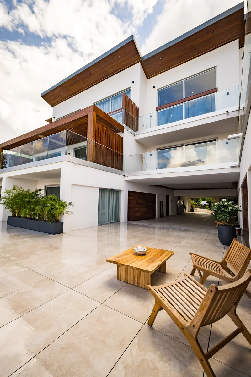 Modern white facade of an Aura villa with its terrace.