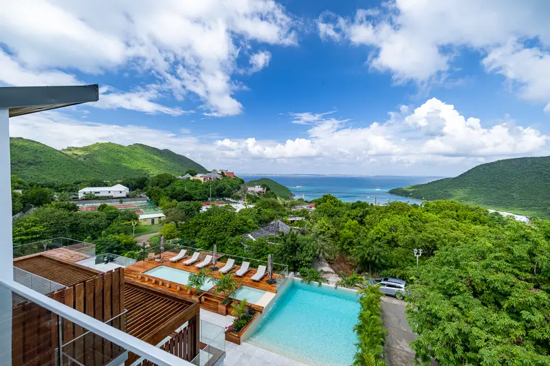 Aerial view of a villa terrace with its private pool and loungers.