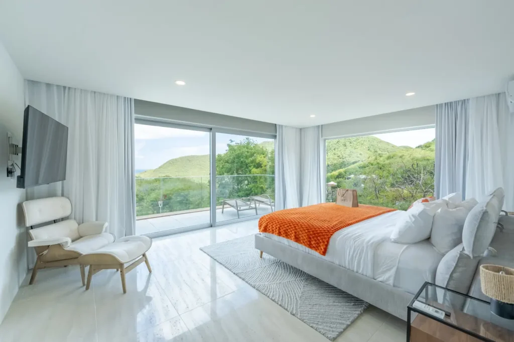 Bedroom with king-size bed and garden view.