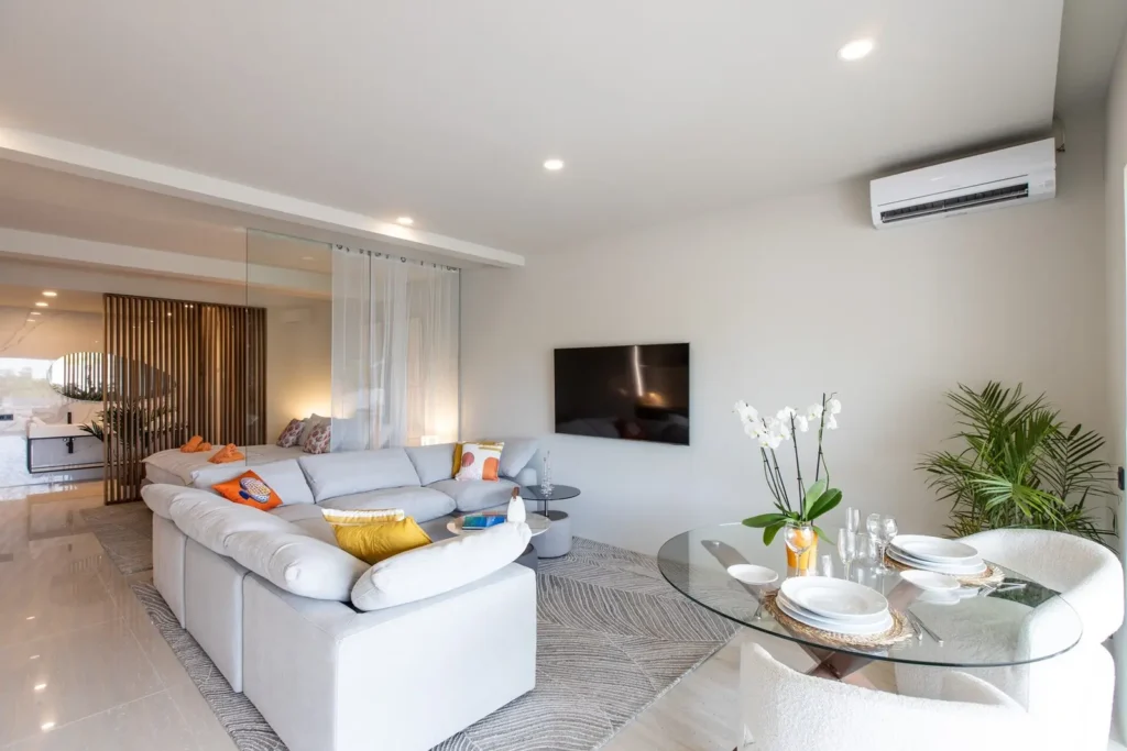 Villa 4, Studio with direct access to the pool, interior or terrace view.