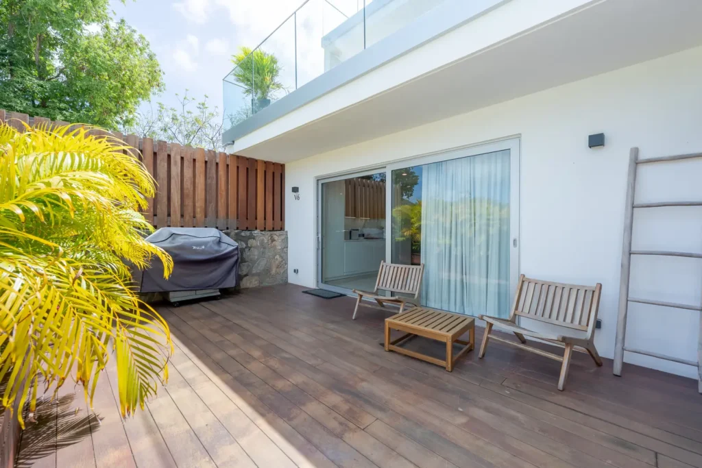 Villa 6, Studio with direct access to the pool, interior or terrace view.