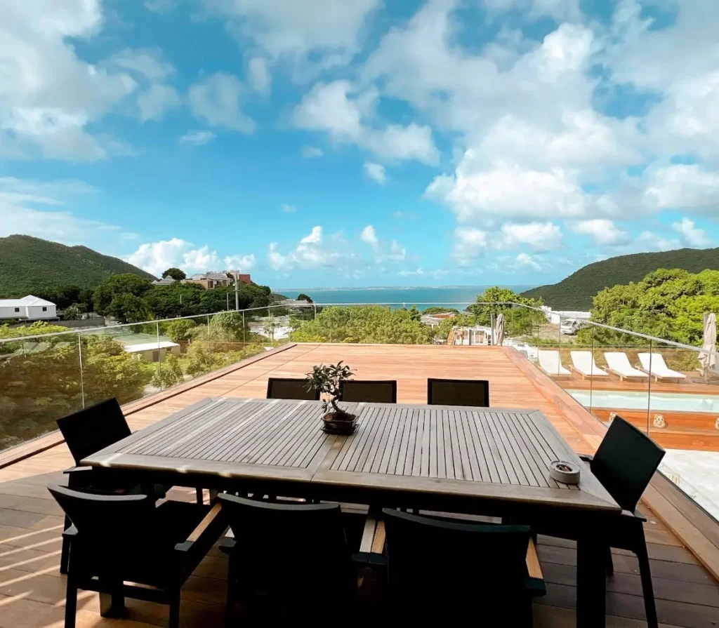 Villa 8, 2 rooms ocean view and jacuzzi, interior or terrace view.