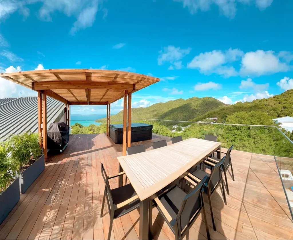 Villa 8, 2 rooms ocean view and jacuzzi, interior or terrace view.