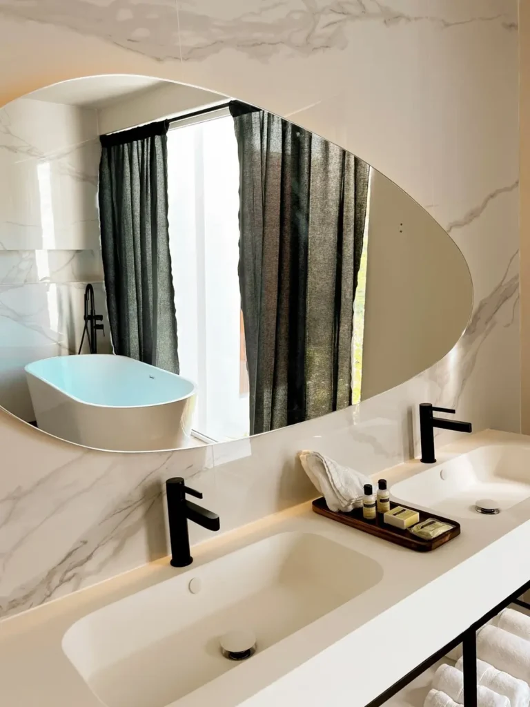 Villa 9, 2 rooms ocean view and jacuzzi, interior or terrace view.