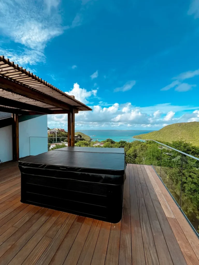 Villa 9, 2 rooms ocean view and jacuzzi, interior or terrace view.